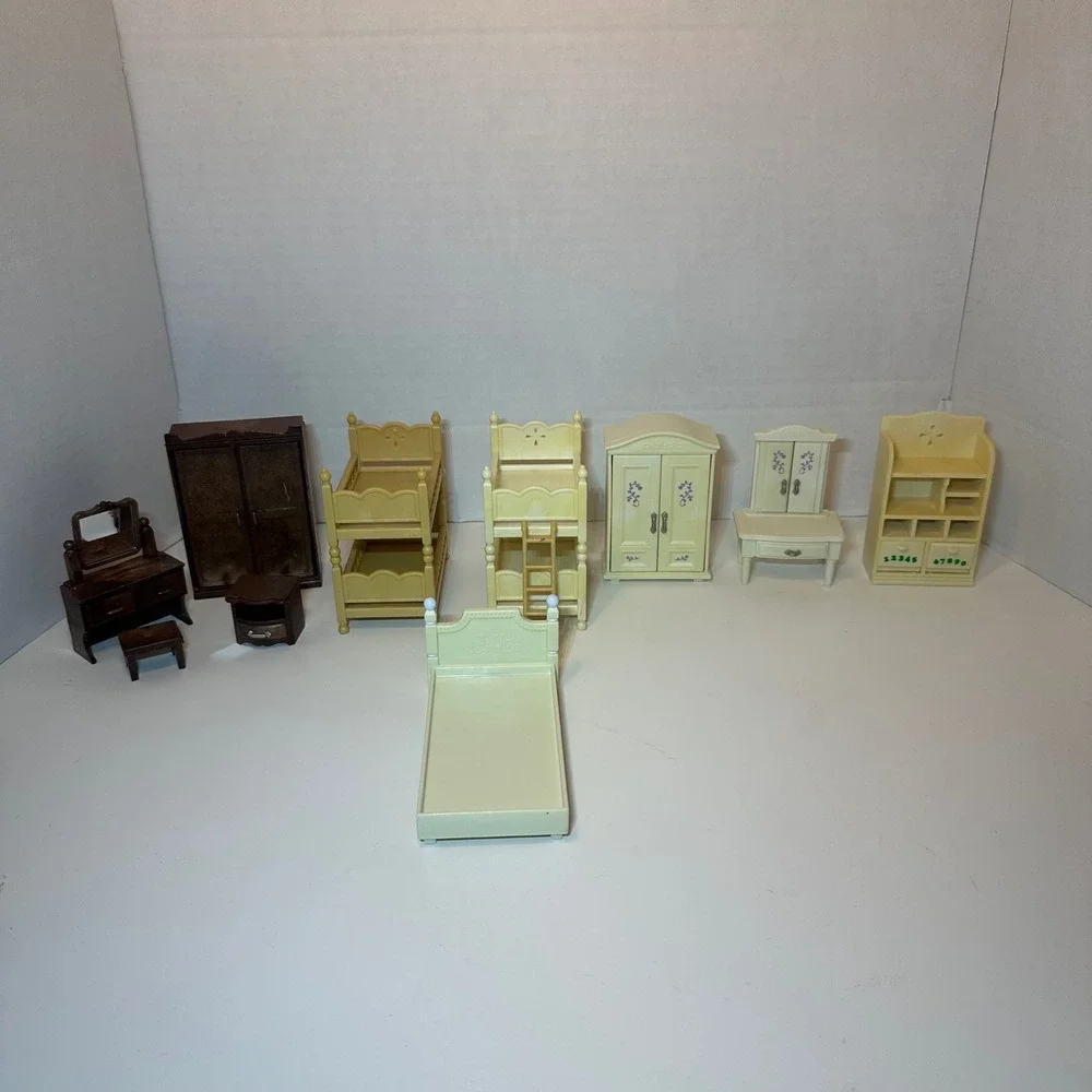 Vintage Sylvanian Families Bedroom Furniture Lot 13 Pieces Beds Vanity